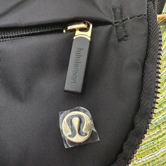 Lululemon - All Night Festival Bag - Micro 2L - Black/Gold - Picture 4 of 7